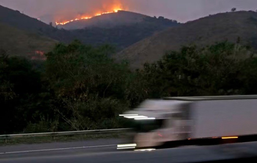 Rio em chamas: Estado já registra mais de 20 incêndios florestais neste domingo