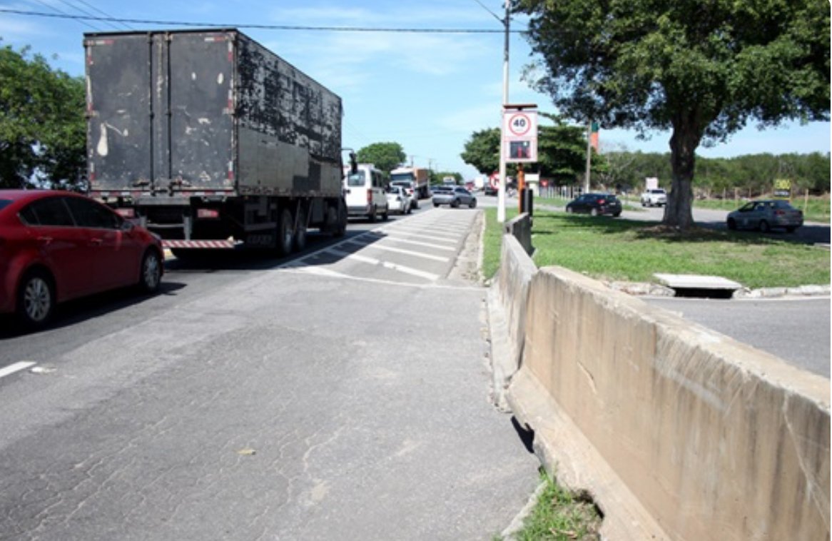 Barreiras nos acessos ao Shopping Estrada serão retiradas pela prefeitura na próxima segunda (4)