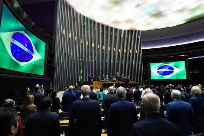 Dos 46 Deputados Federais que formam a bancada do Rio, 23 assinaram a PEC do fim da escala 6×1: Confira