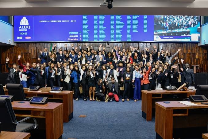 Uma jovem de Campos tem projeto de lei aprovado pela Alerj