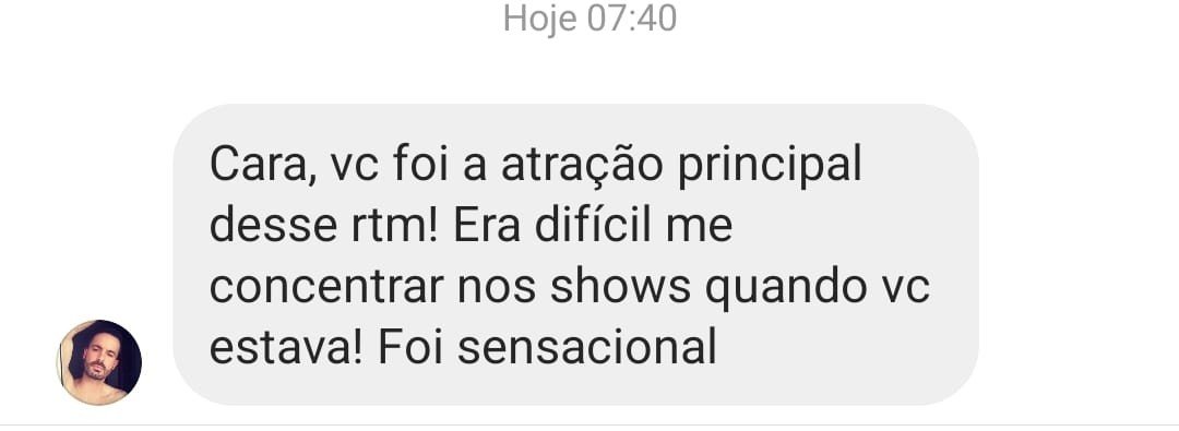 Intérprete de Libras viraliza ao traduzir música de Anitta e The Weeknd para a língua de sinais no Rock the Mountain