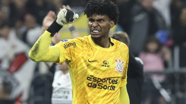 Hugo Souza celebra volta à Neo Química Arena e vê Corinthians pronto para ‘voos mais altos’